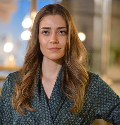 Öznur Serçeler Saç Rengi Ve Modelleri 3
