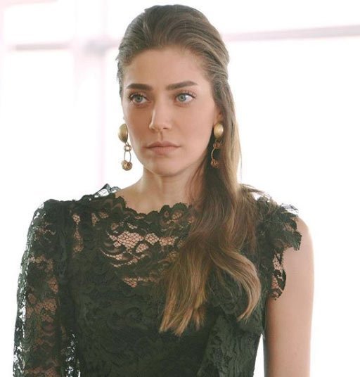 Öznur Serçeler Saç Rengi Ve Modelleri 5