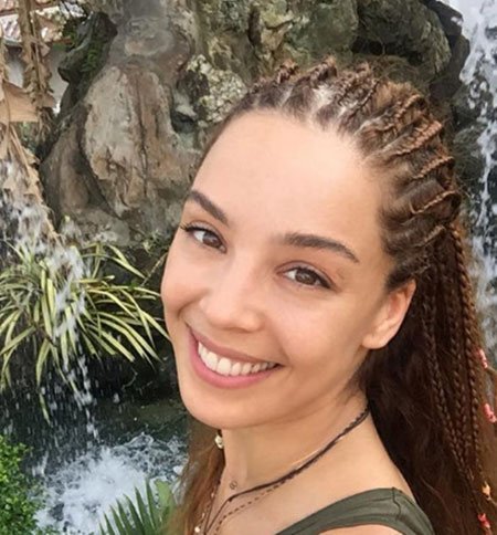 Azra Akın Saç Rengi ve Modelleri 3