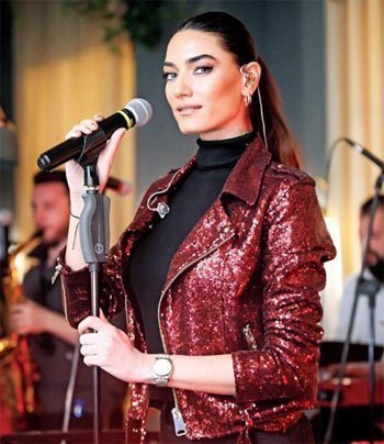 Hande Subaşı Saç Rengi ve Modelleri 1