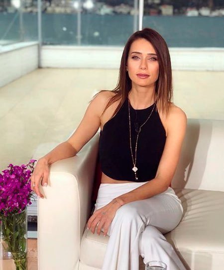 Ayşe Çiğdem Batur Saç Rengi ve Modelleri 4