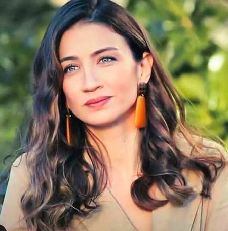 Ceren Benderlioğlu Saç Rengi ve Modelleri 5