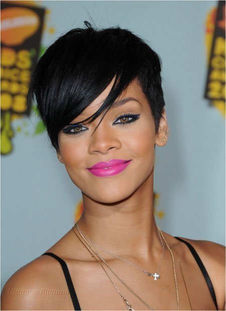Rihanna'nın Geçmişten Günümüze Değişimi 5