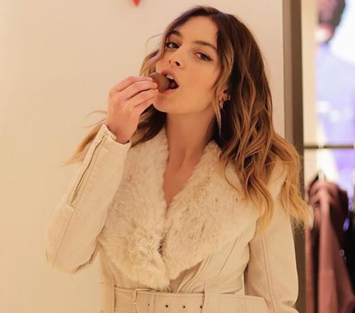 Melis Sezen Saç Rengi ve Modelleri 2 Melis Sezen Saç Rengi ve Modelleri 1