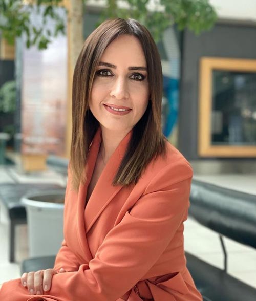 Nazlı Çelik Saç Rengi ve Modeli 4 Nazlı Çelik Saç Rengi ve Modeli 3