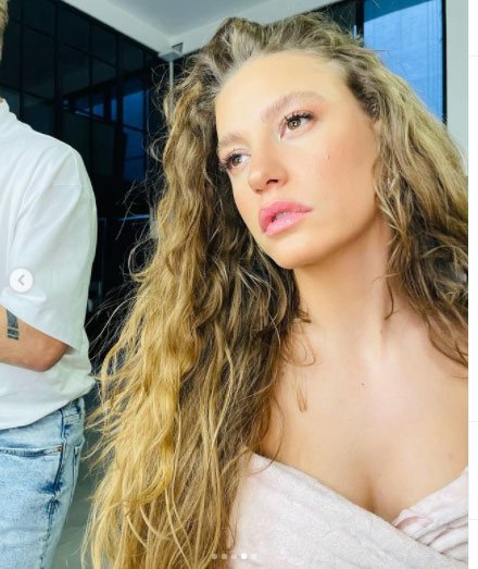 Serenay Sarıkaya Saç Rengi 2