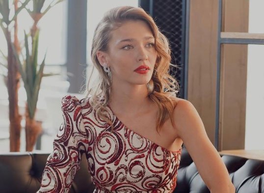 Melisa Döngel Saç Rengi