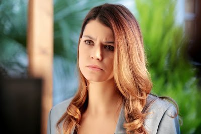 Beren Saat'in Saçları ve Makyajı 2