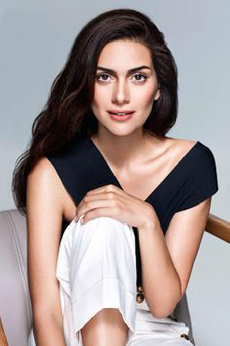Bergüzar Korel Saç Rengi ve Modelleri 2