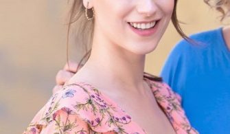 Hazal-Kaya-1