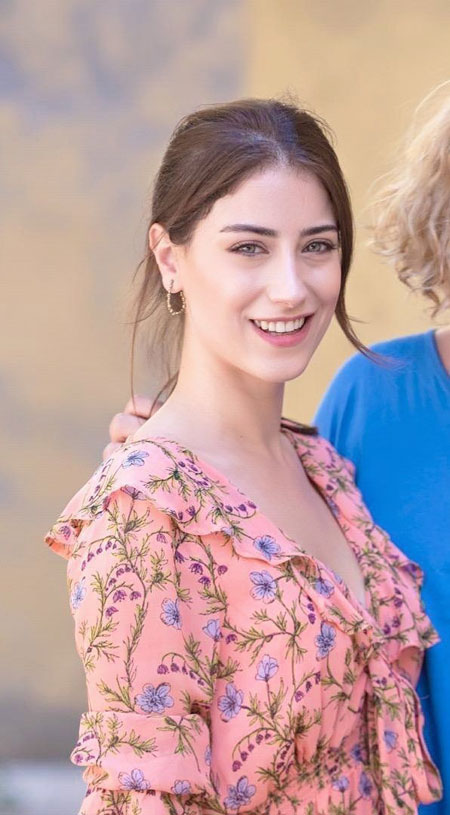 Hazal Kaya Saç Renkleri ve Modelleri 2