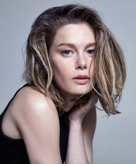 Burcu Biricik Saç Rengi ve Modelleri 12