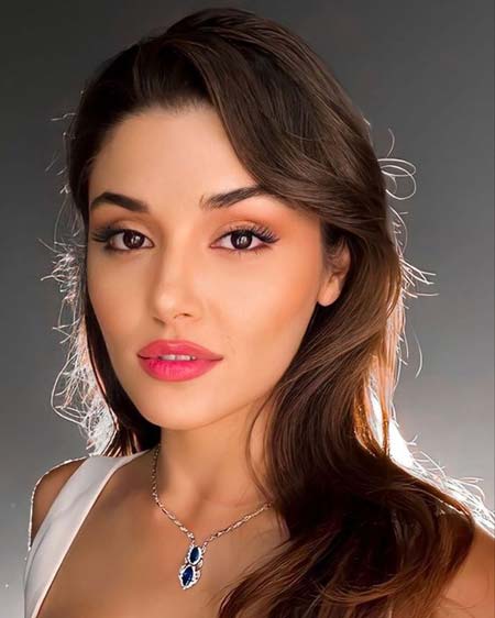 Hande Erçel Makyajı Saç Rengi ve Modelleri 10