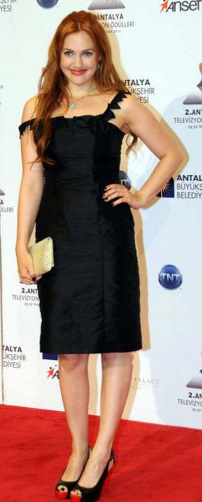 Meryem Uzerli Saç Rengi Ve Modelleri 20