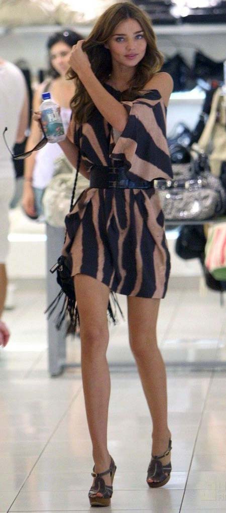 Miranda Kerr Makyajı Saç Modeli ve Kombinleri 5